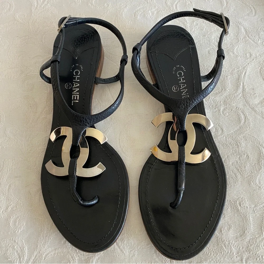 Chanel CC logo flat sandals